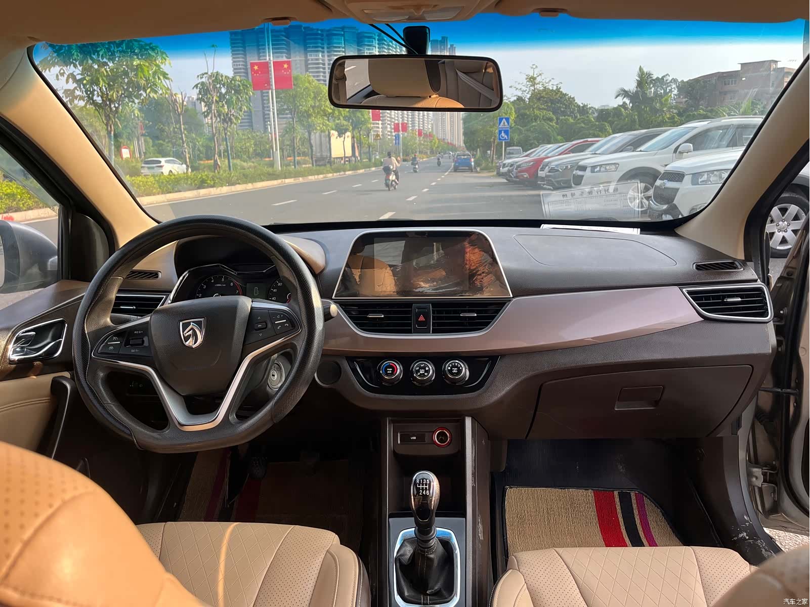 Wuling 310W, 2017 10