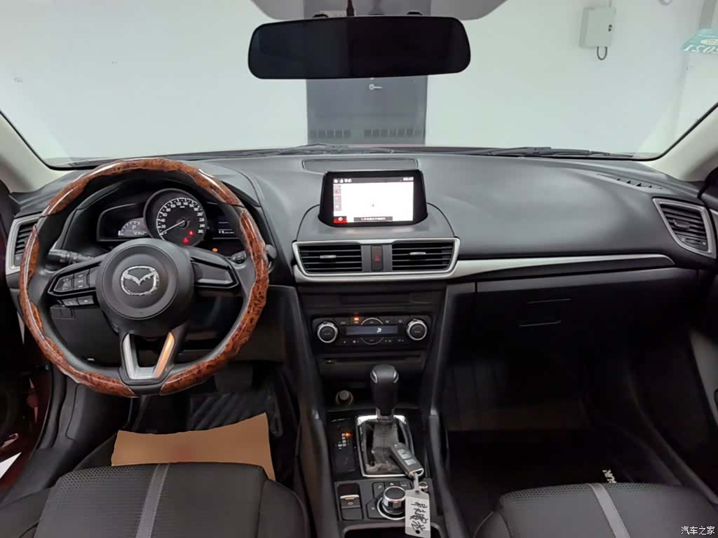 Mazda Mazda3, 2017 10