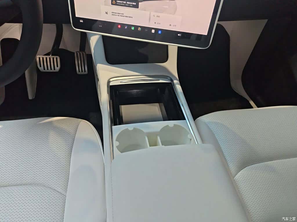 Tesla Model Y, 2024 14