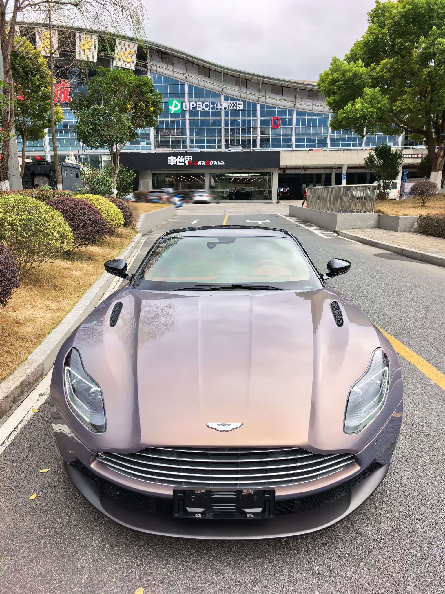 Aston Martin DB11, 2022 3