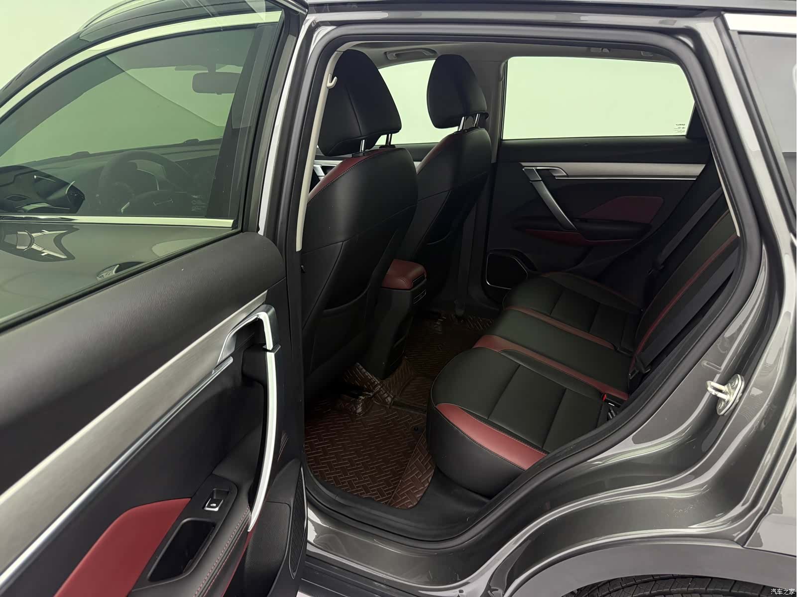 Geely Coolray, 2022 12