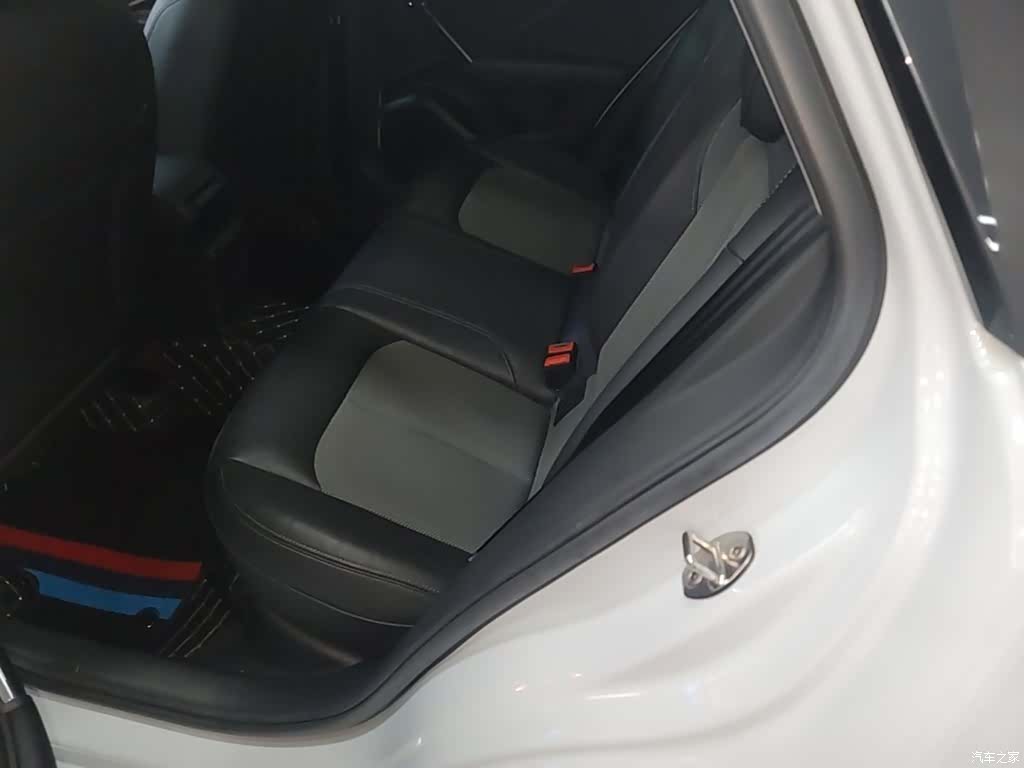 Audi Q2L, 2020 17