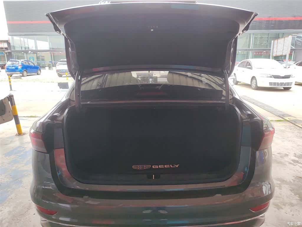 Geely Emgrand, 2024 19