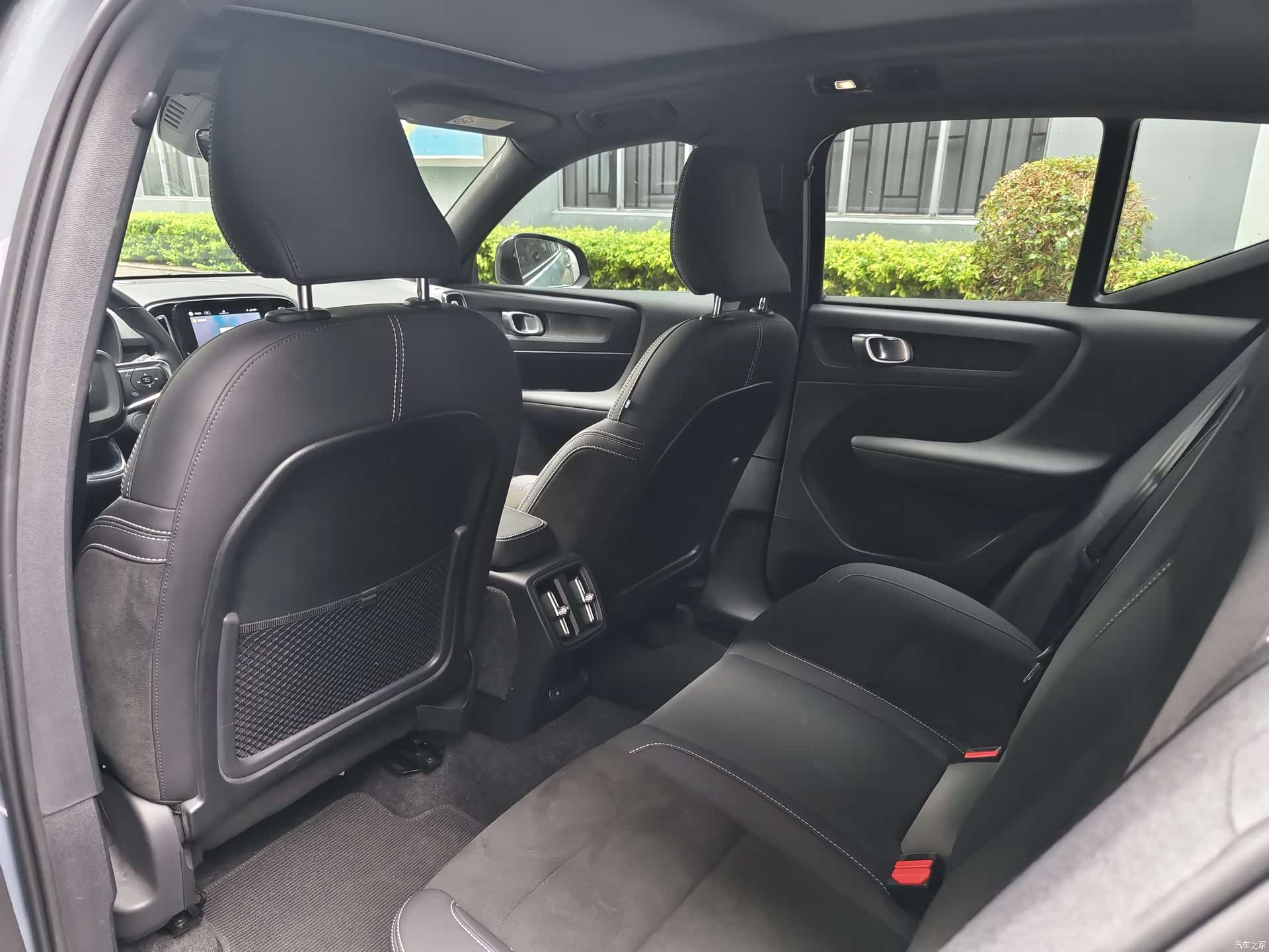 Volvo XC40, 2023 все фото