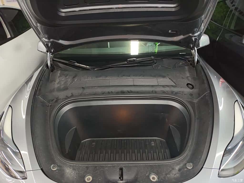 Tesla Model Y, 2024 20