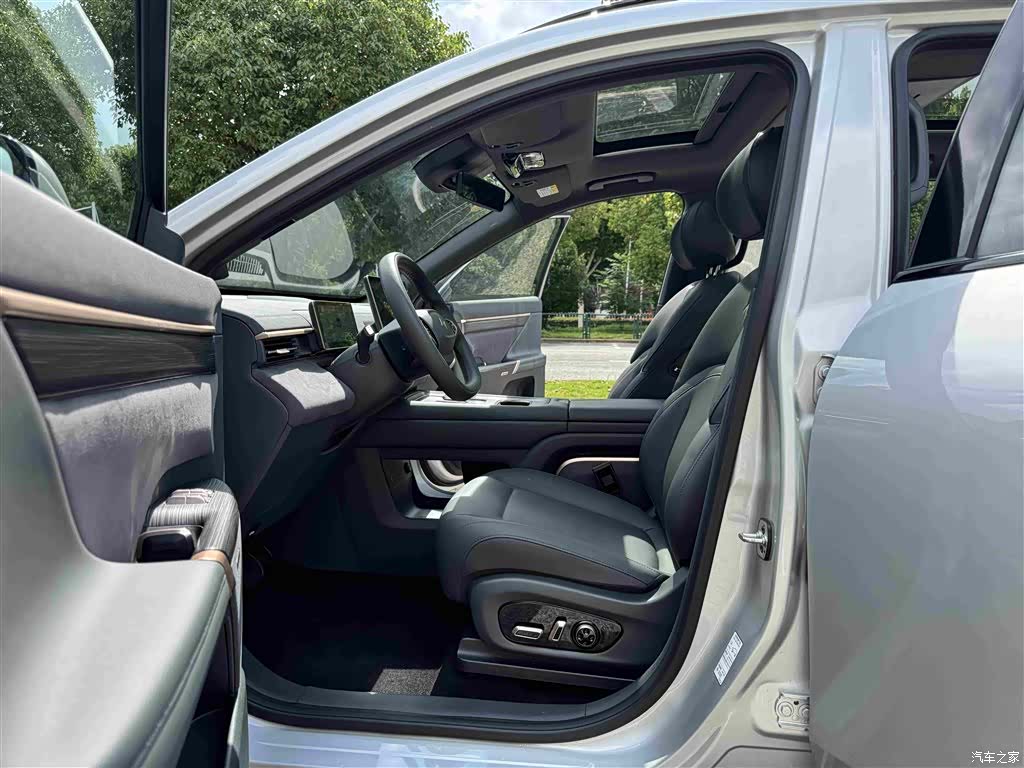 DongFeng eπ008, 2025 15