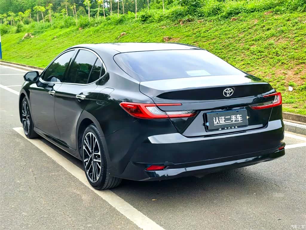 Toyota Camry, 2024 все фото