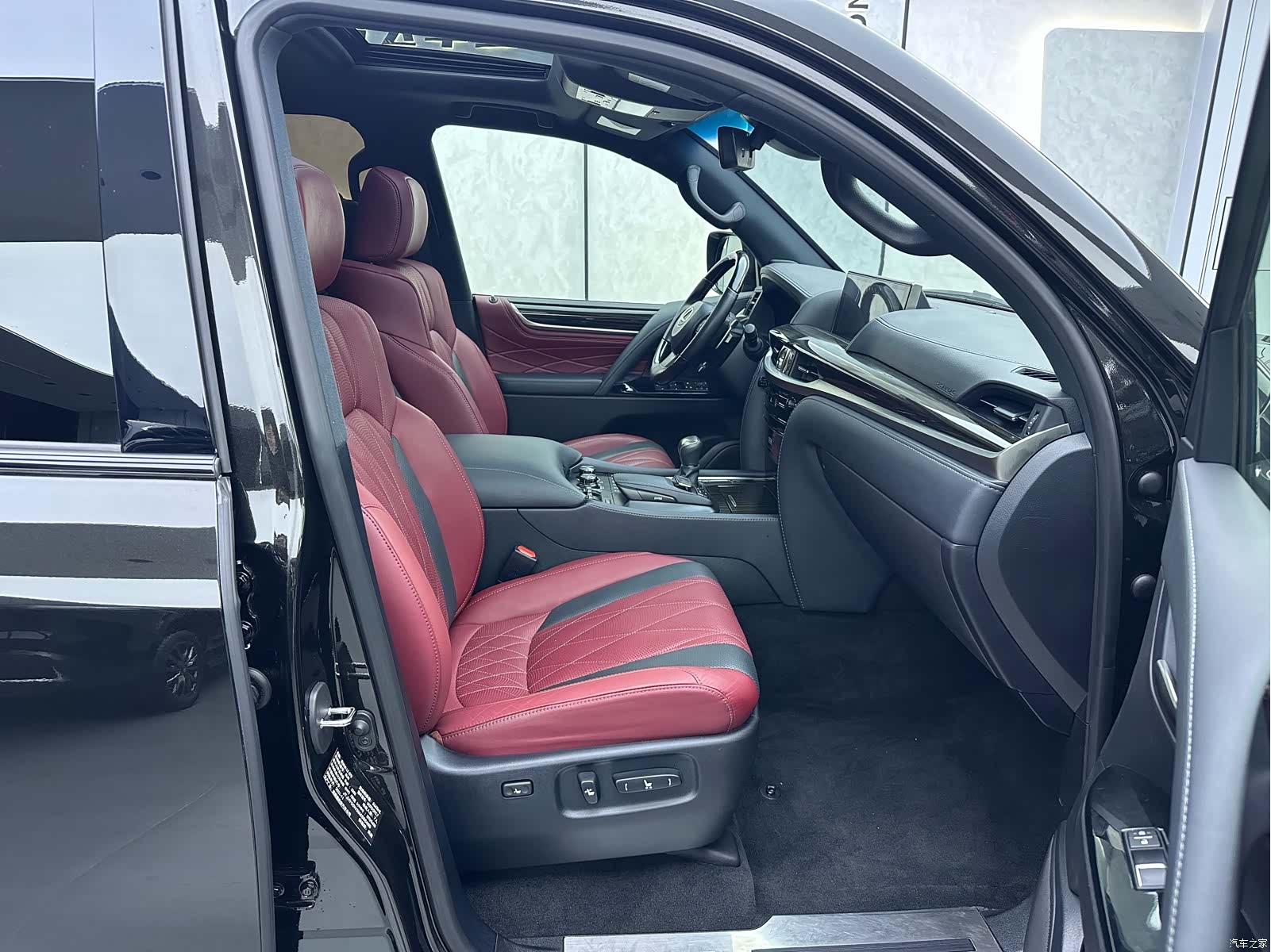 Lexus LX, 2023 14
