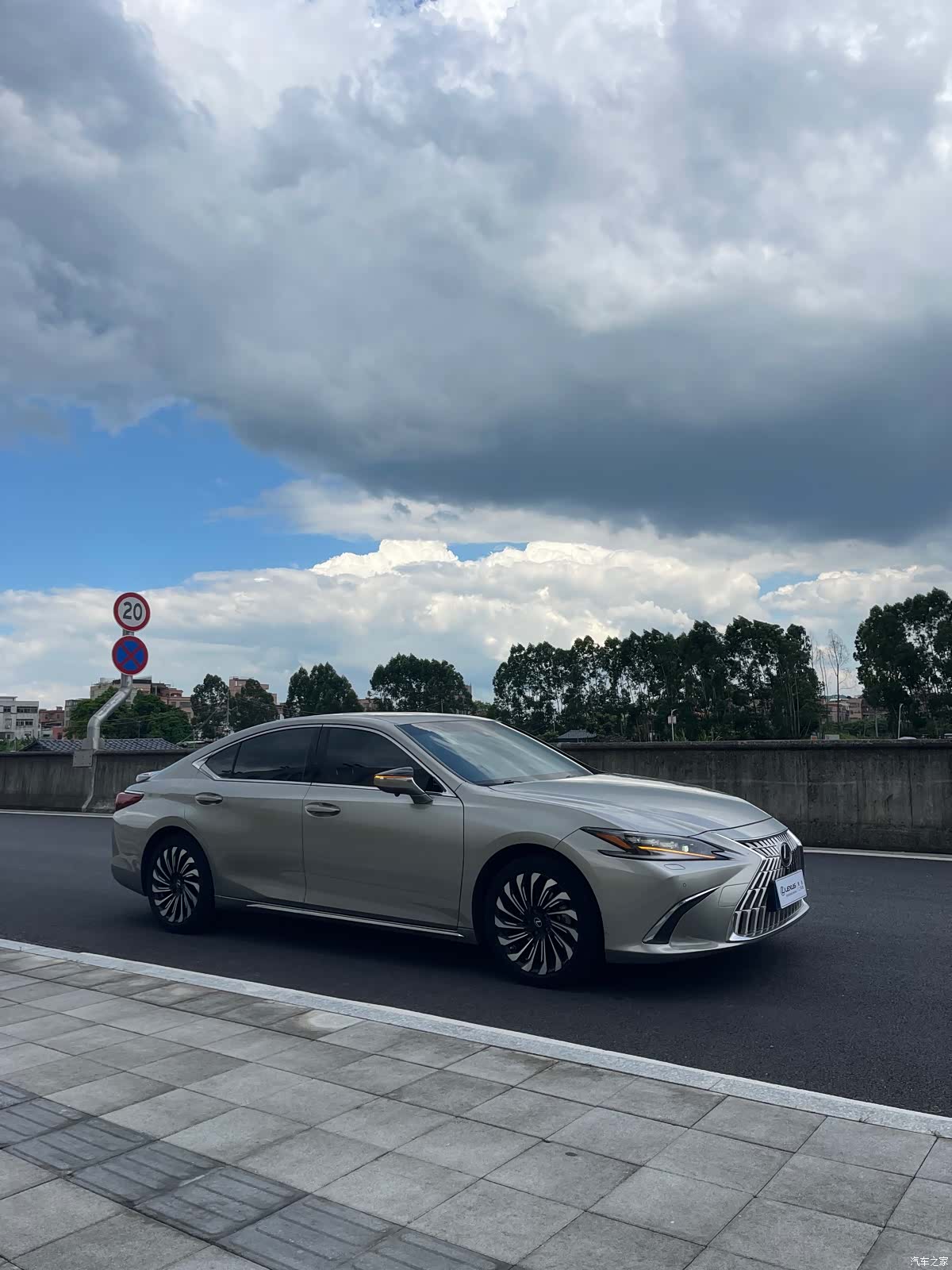 Lexus ES, 2023 6
