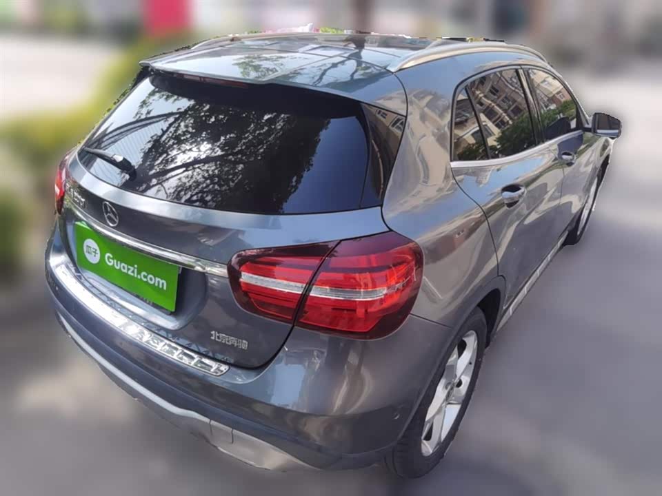 Mercedes-Benz GLA Mercedes-Benz GLA