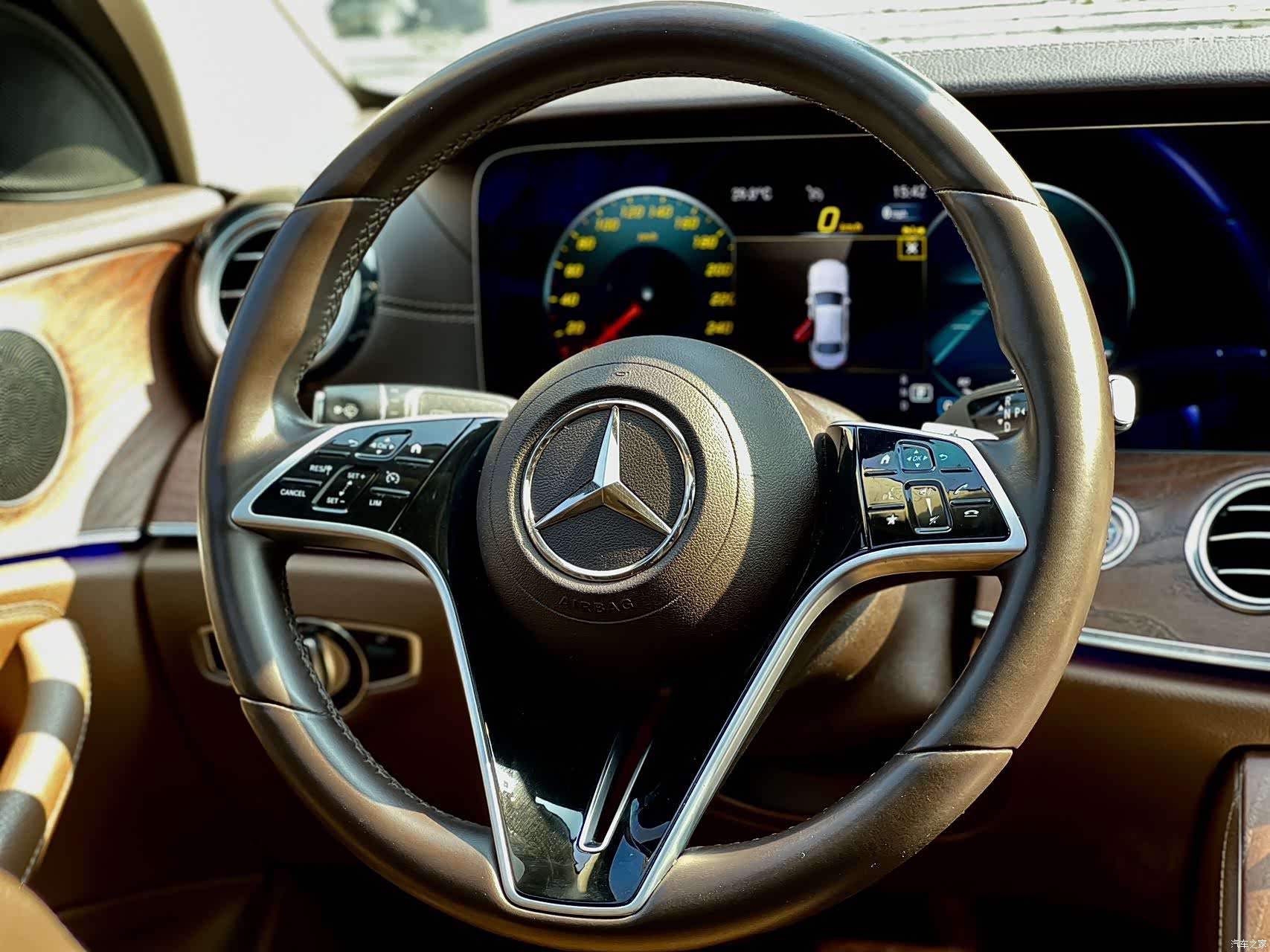 Mercedes-Benz E-Class, 2023 12