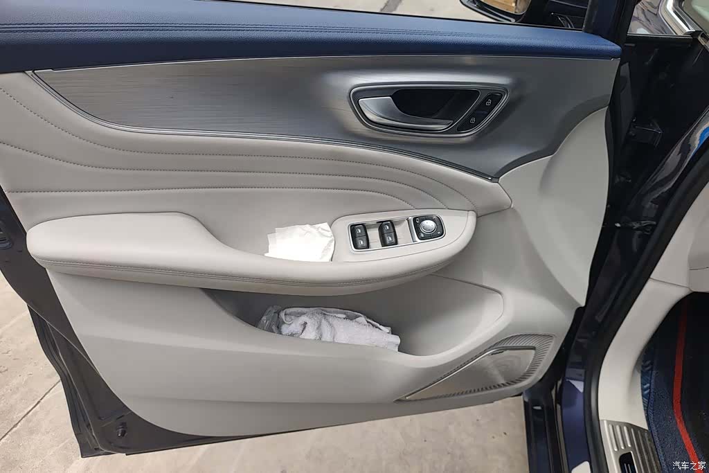 Roewe iMAX8, 2022 7