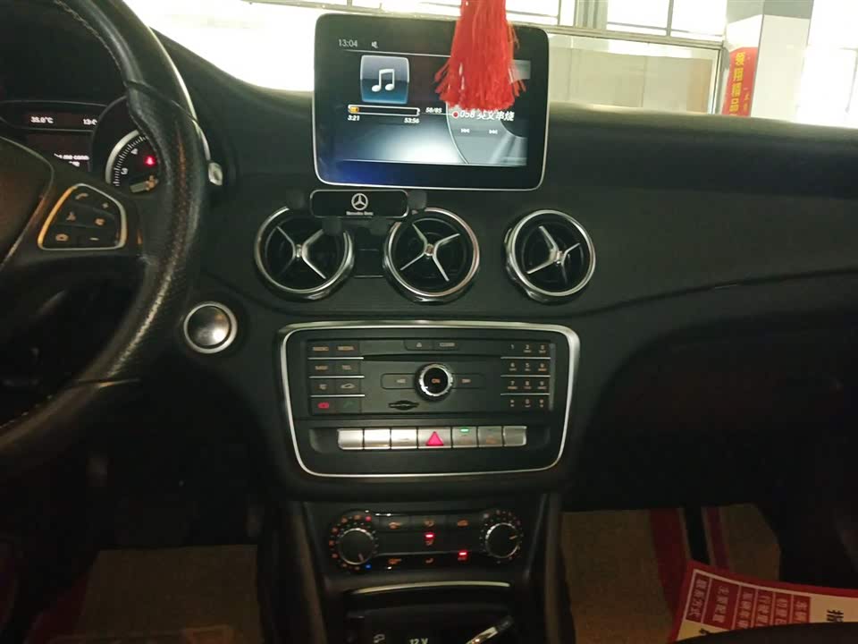 Mercedes-Benz GLA Mercedes-Benz GLA