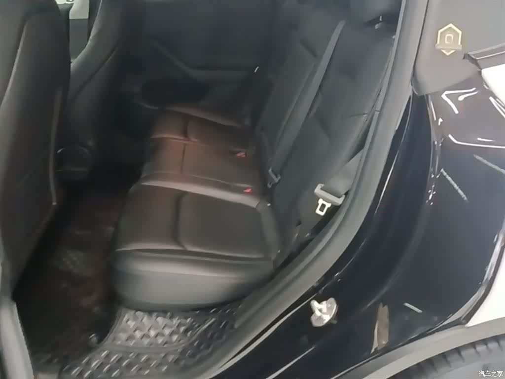 Tesla Model Y, 2023 17