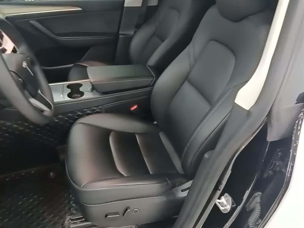 Tesla Model Y, 2023 15