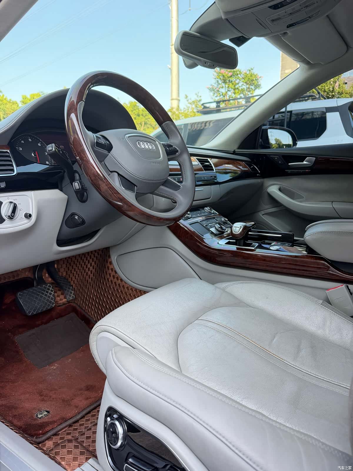 Audi A8L, 2011 4