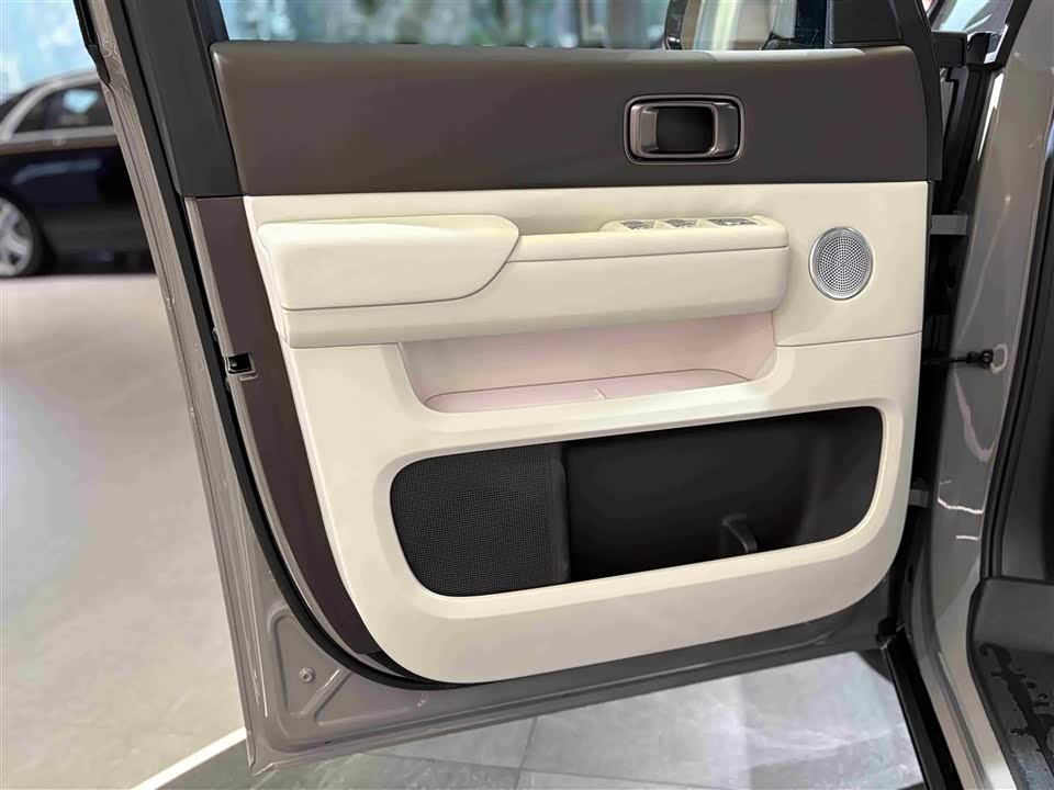 Li Auto Ideal MEGA