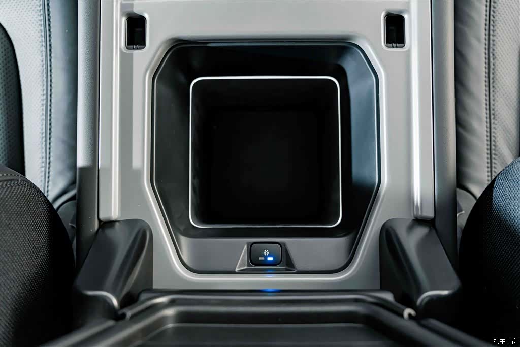 Land Rover Defender, 2025 18