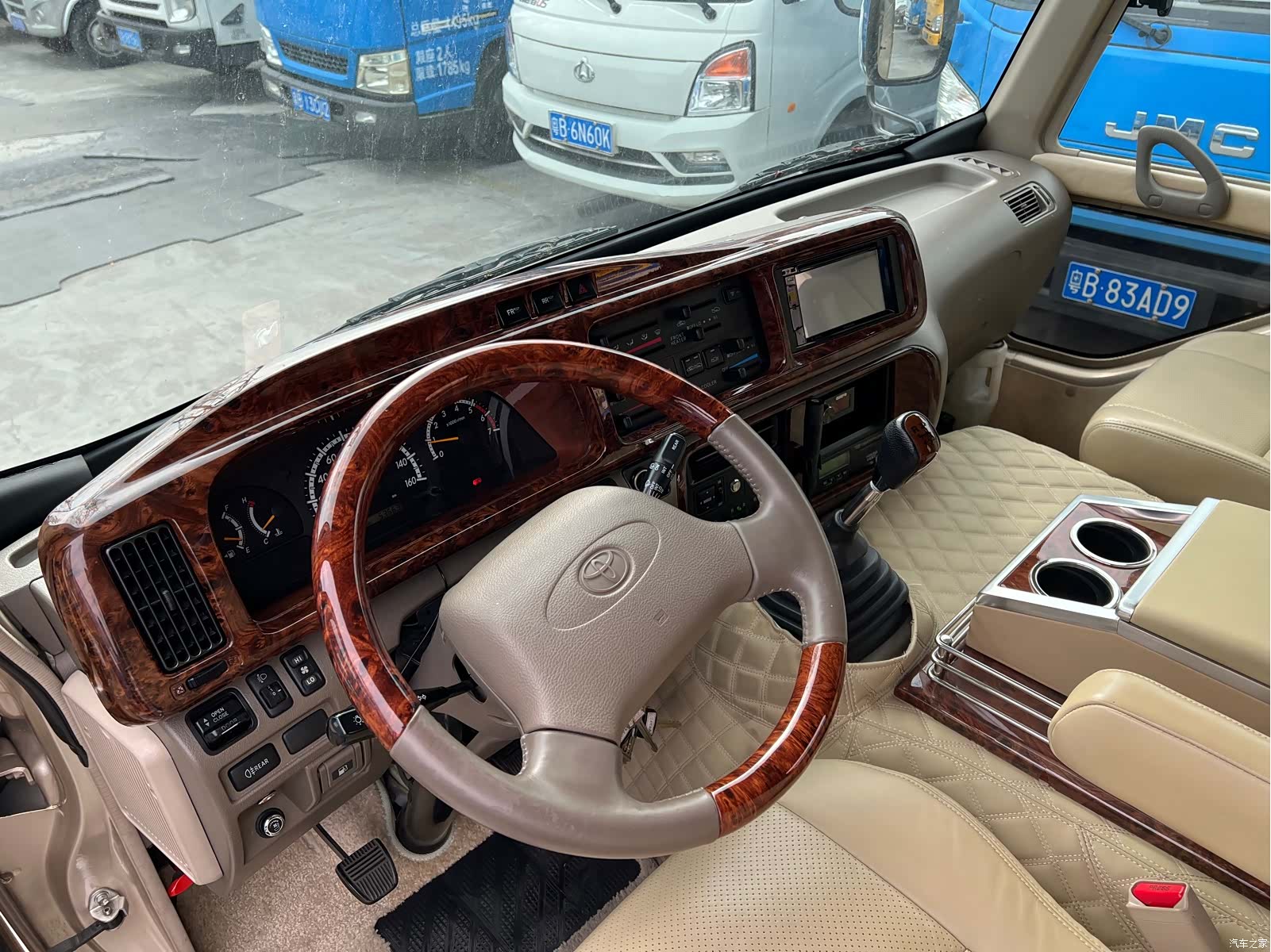 Toyota Coaster, 2017 8