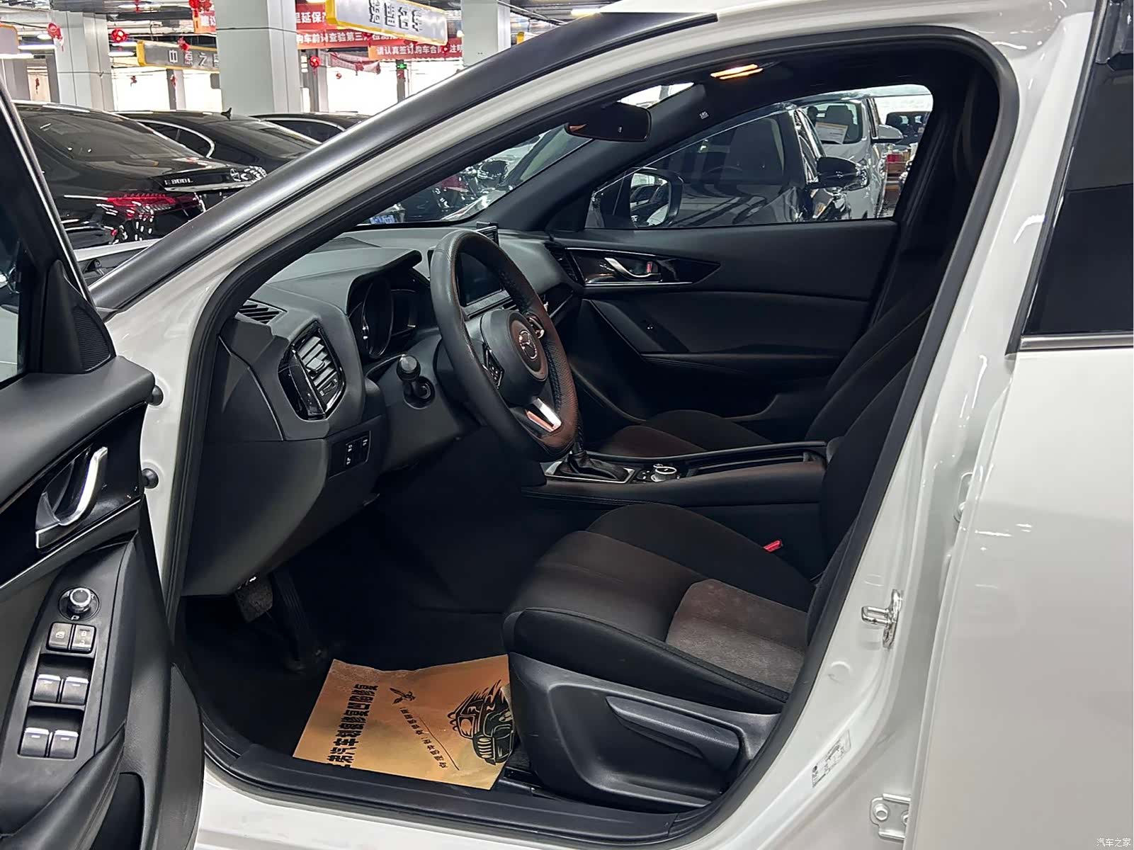 Mazda CX-4, 2023 10