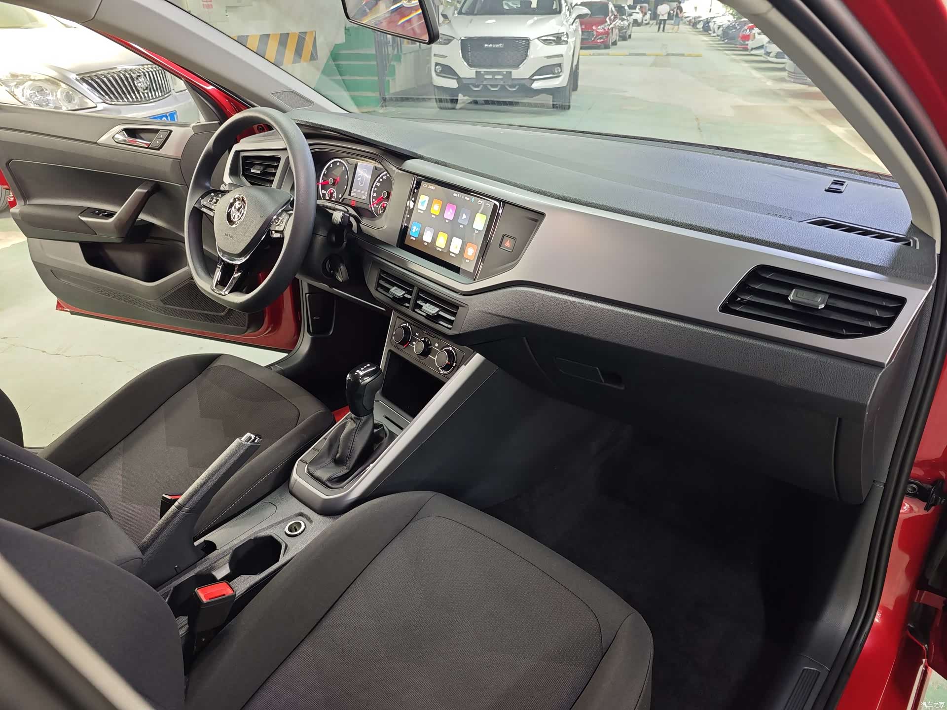 Volkswagen Polo, 2019 все фото