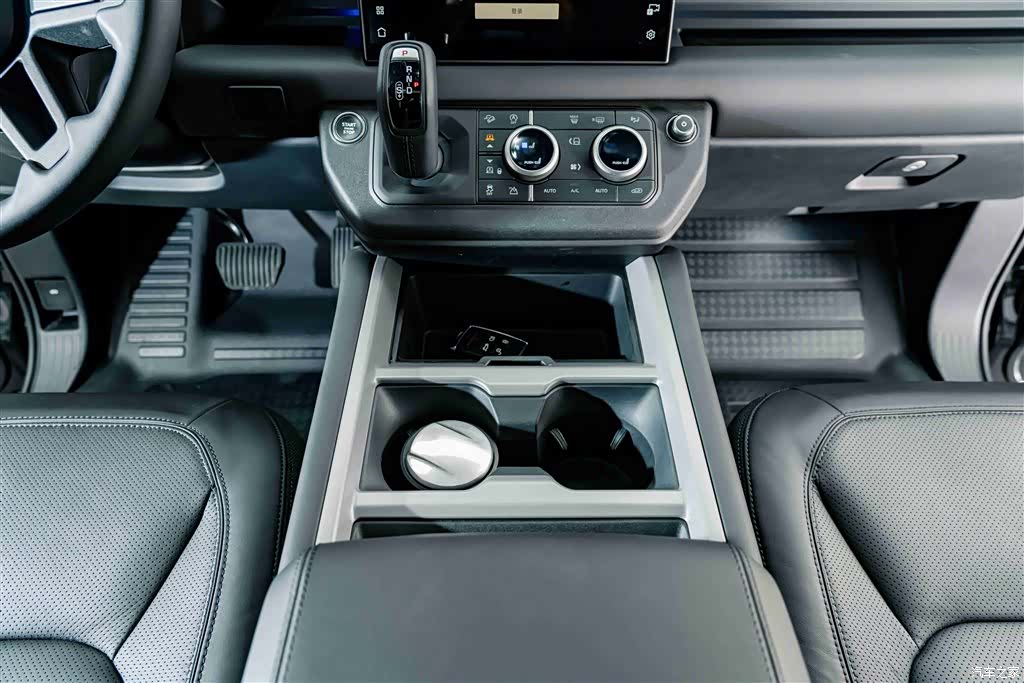 Land Rover Defender, 2025 17