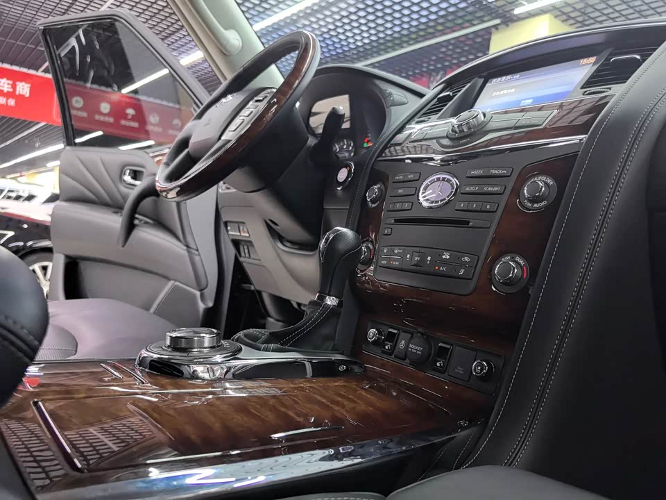 Infiniti QX80
