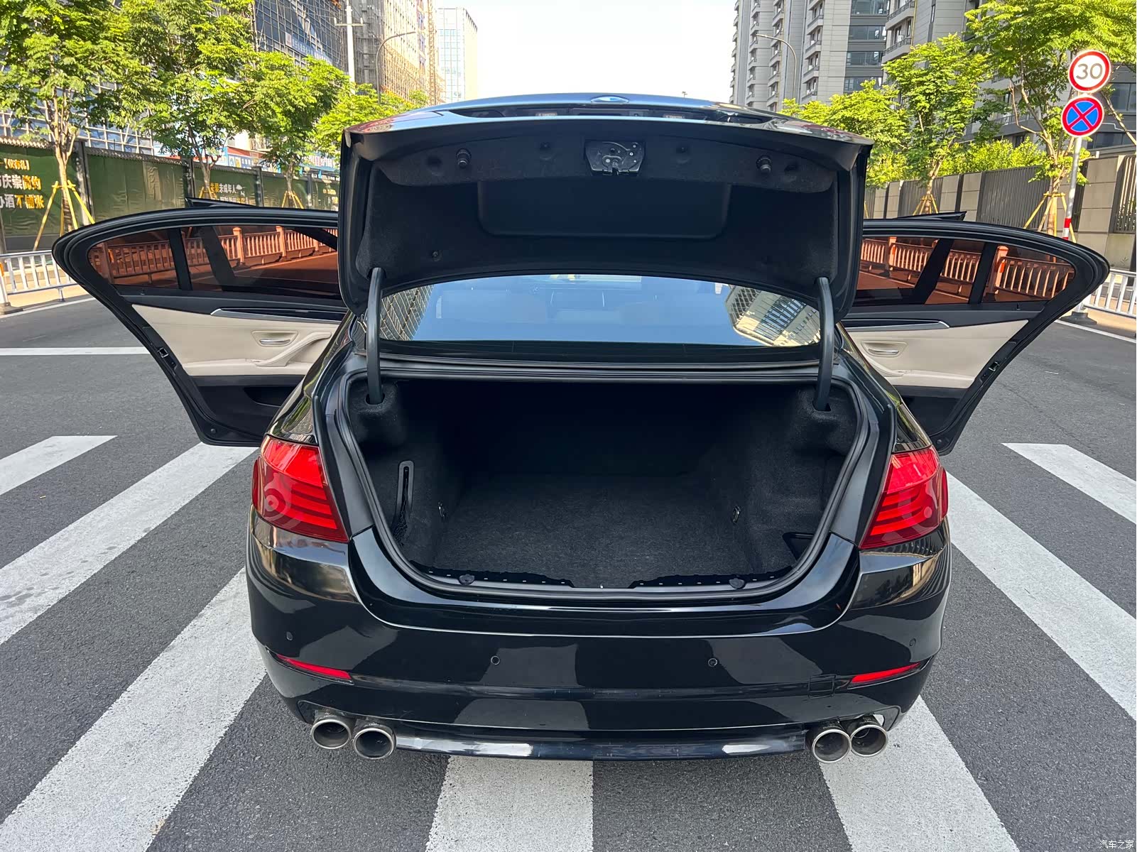 BMW 5 Series, 2011 15