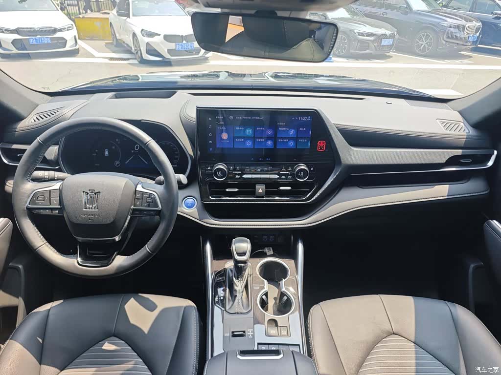Toyota Crown, 2023 все фото