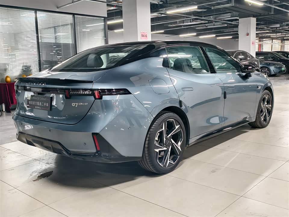 Lynk & Co 07 EM-P
