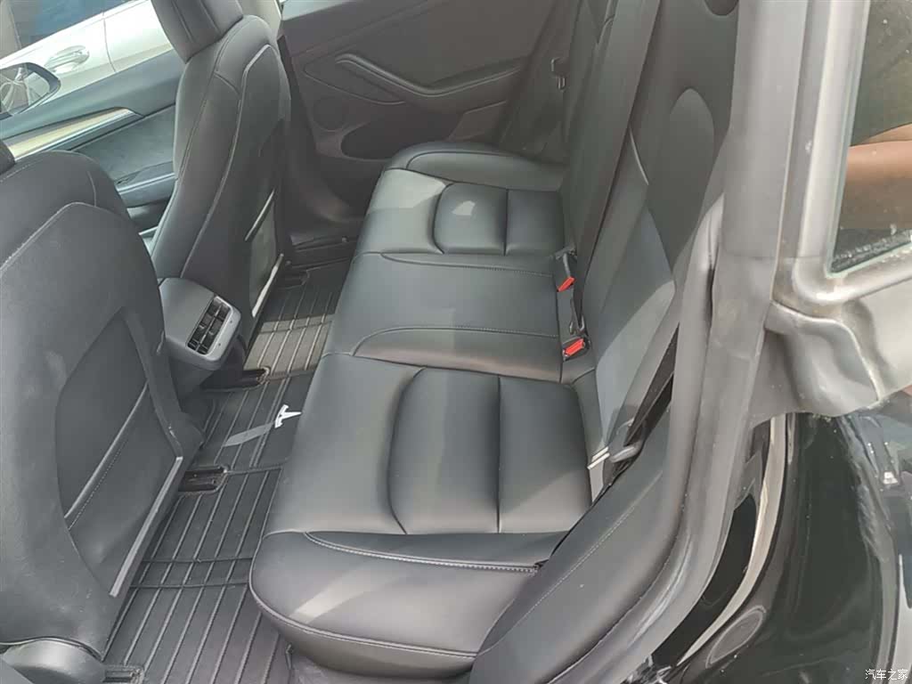 Tesla Model 3, 2023 17