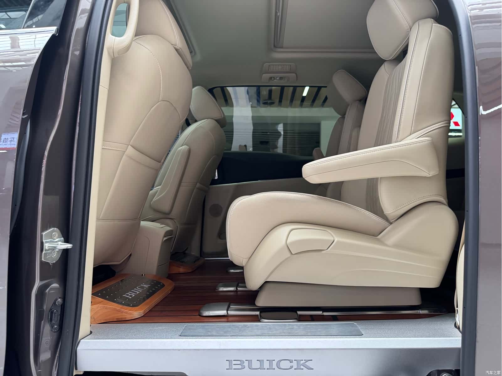 Buick GL8, 2023 13