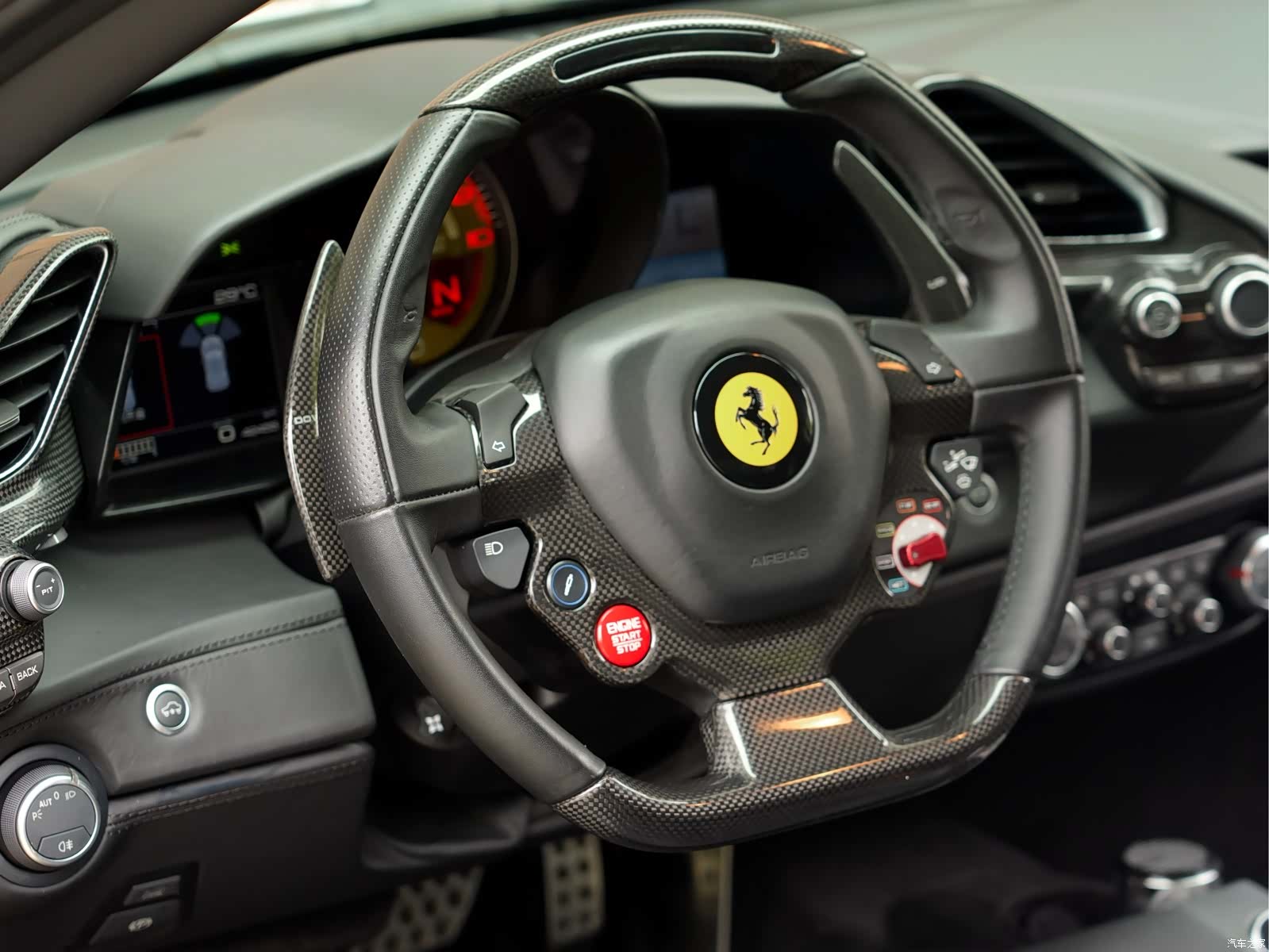 Ferrari 488, 2018 13