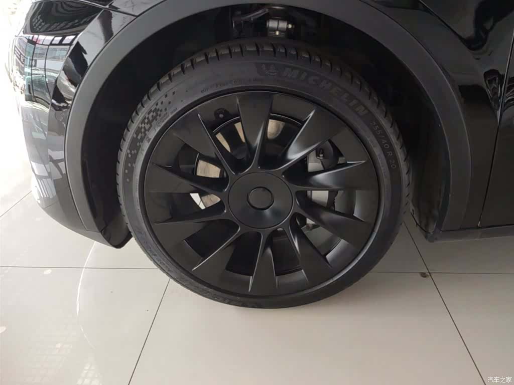 Tesla Model Y, 2024 23