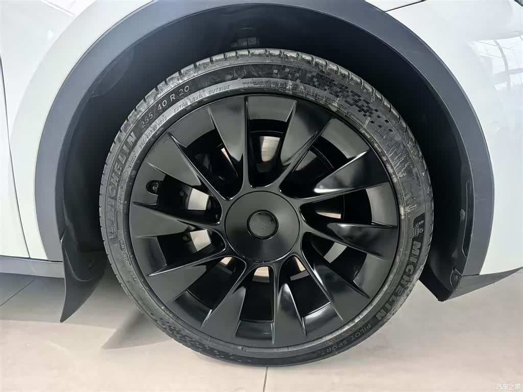 Tesla Model Y, 2021 все фото