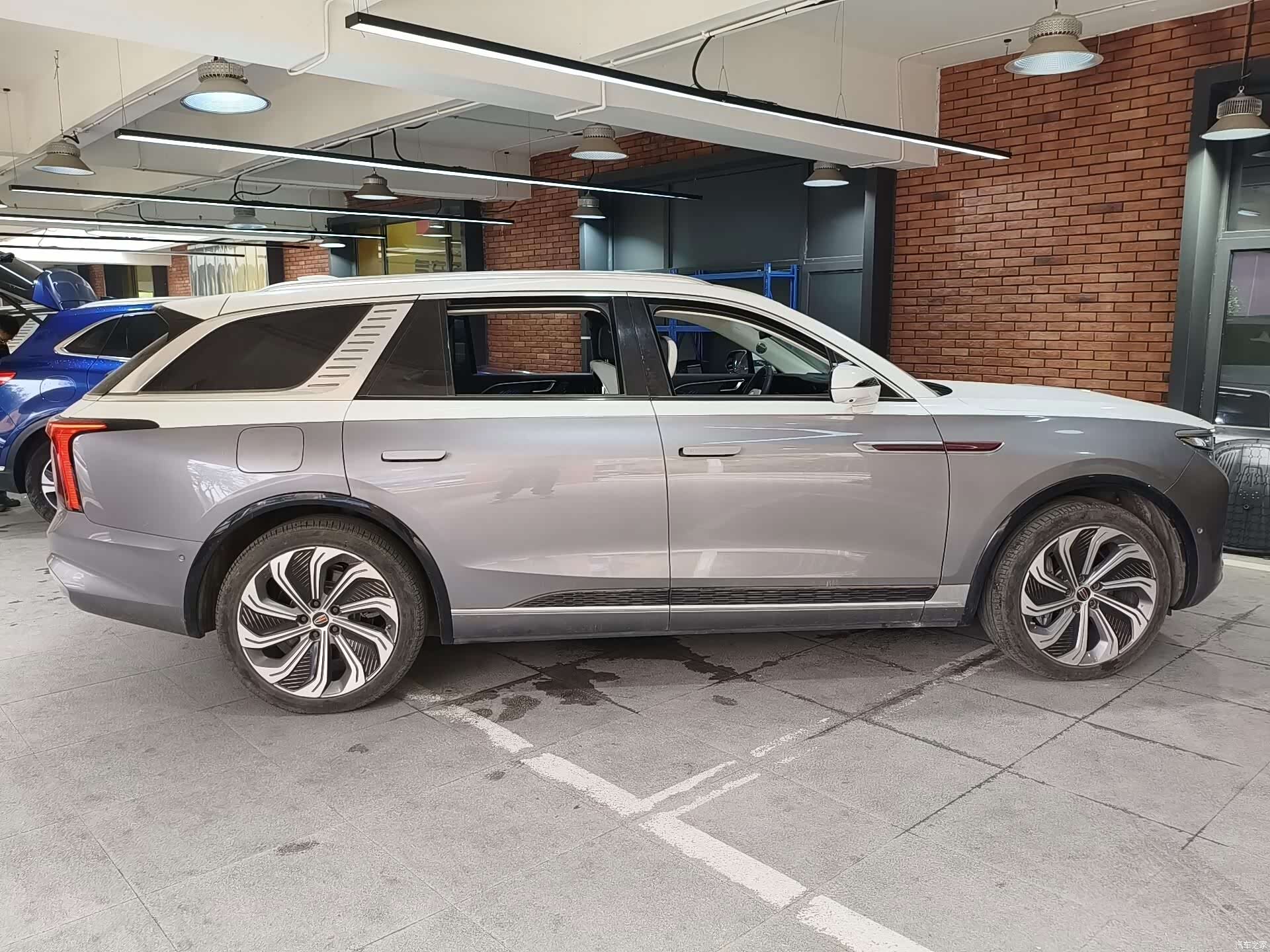 Hongqi E-HS9, 2023 все фото