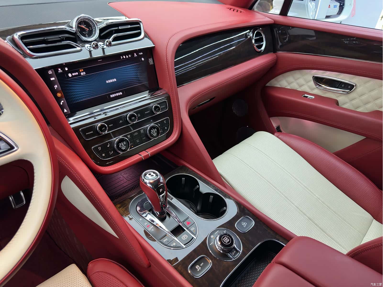 Bentley Bentayga, 2022 10