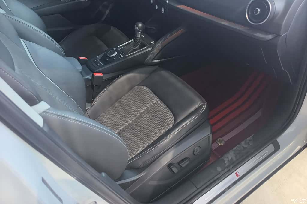 Audi Q2L, 2021 8