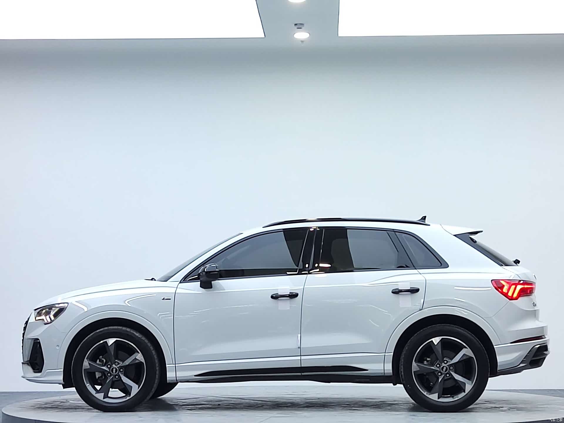 Audi Q3, 2022 4