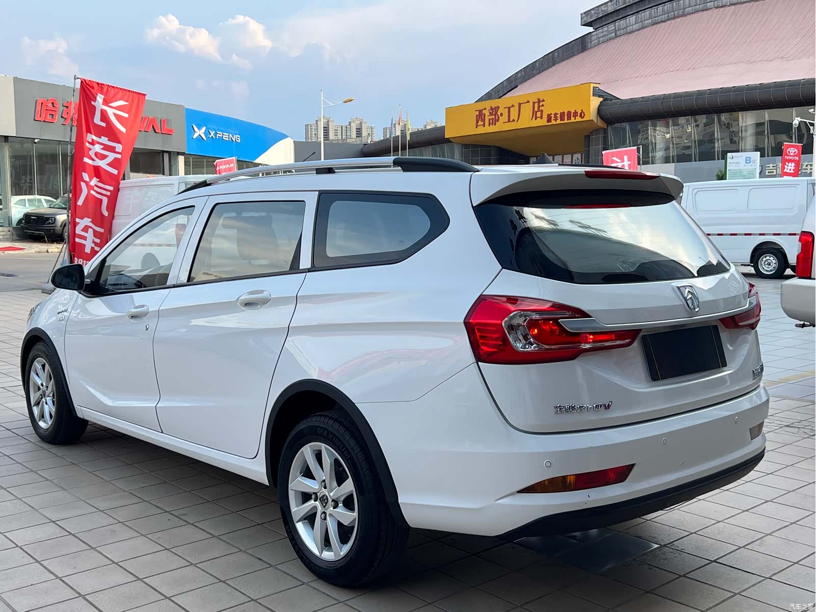 Wuling 310W, 2017 17