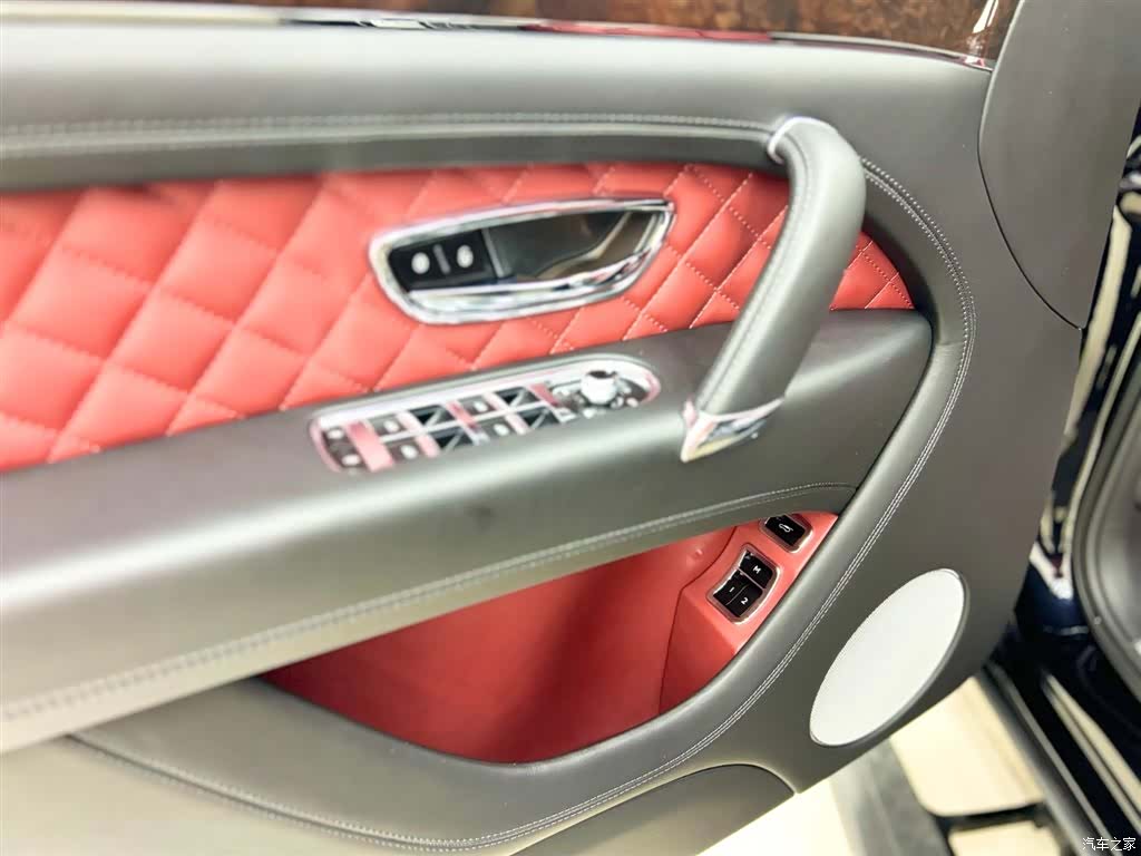 Bentley Bentayga, 2018 9