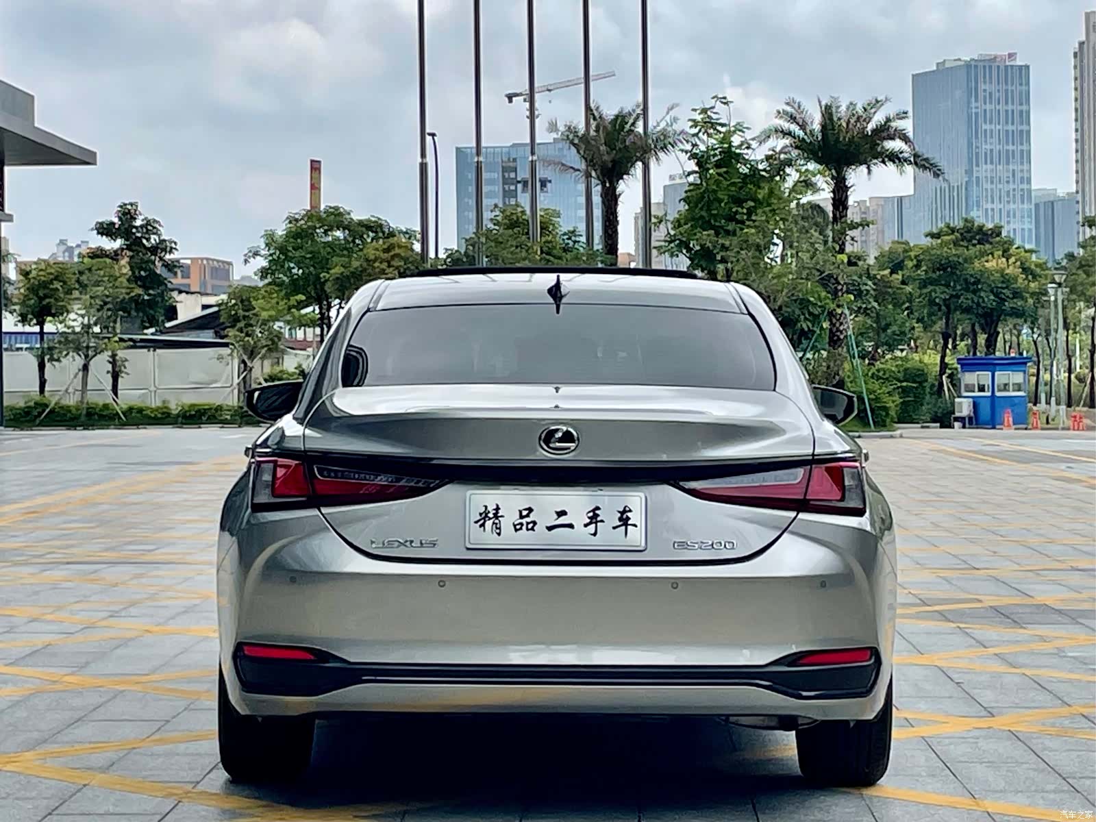 Lexus ES, 2023 все фото