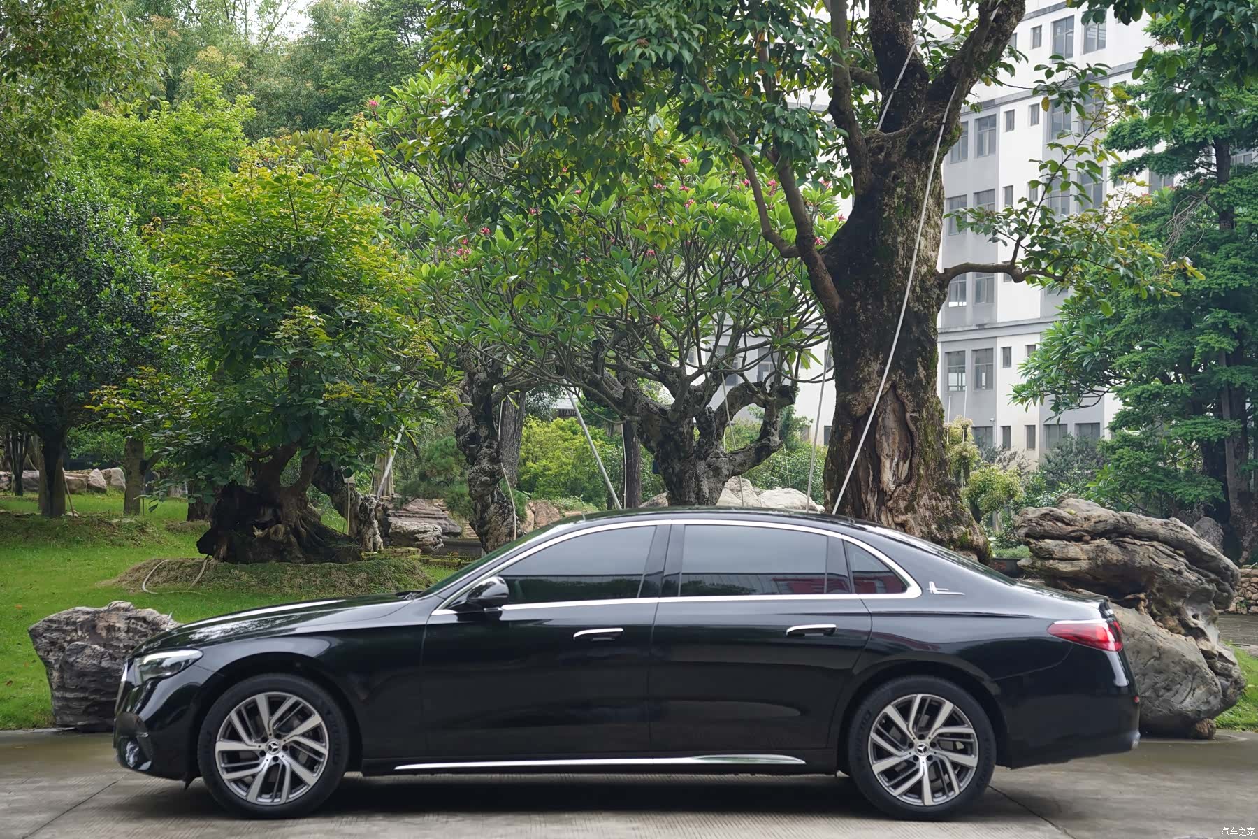 Mercedes-Benz E-Class, 2024 6