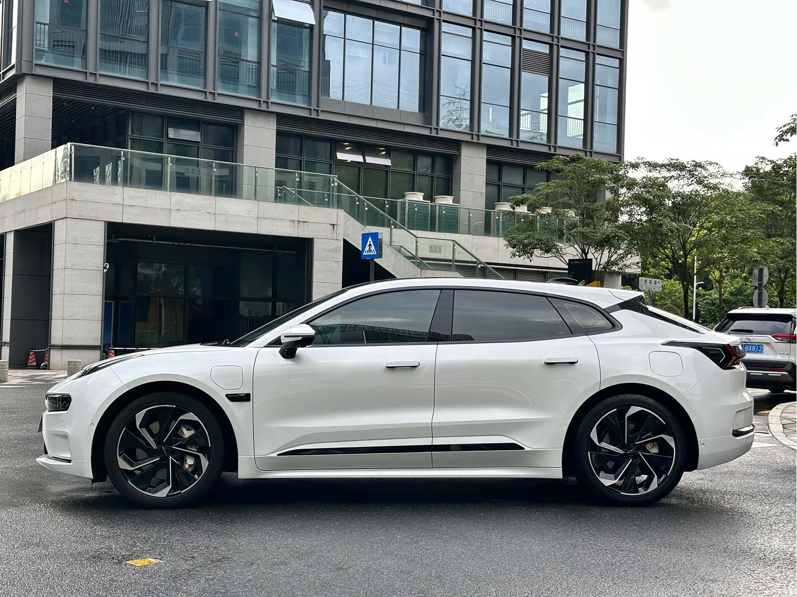Zeekr 001, 2023 8