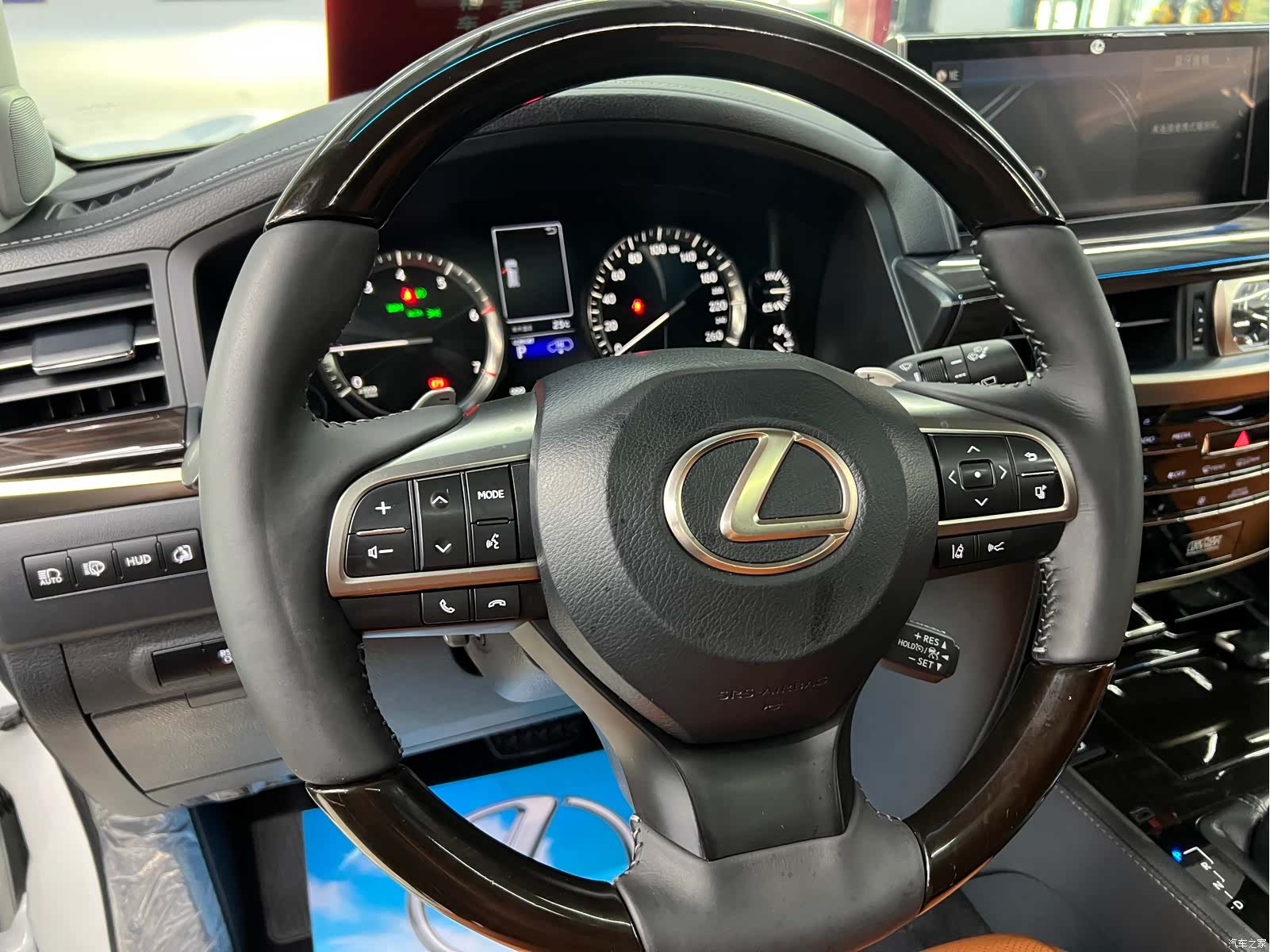 Lexus LX, 2017 18
