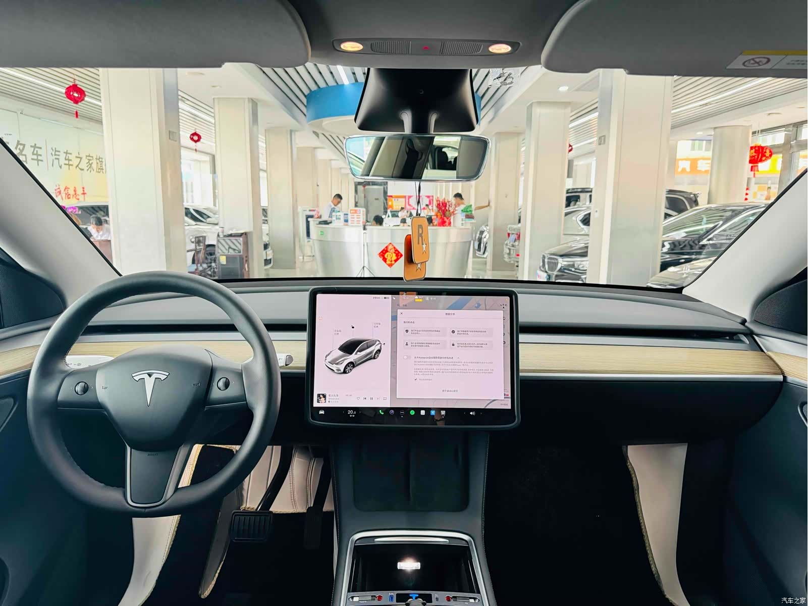 Tesla Model Y, 2023 12