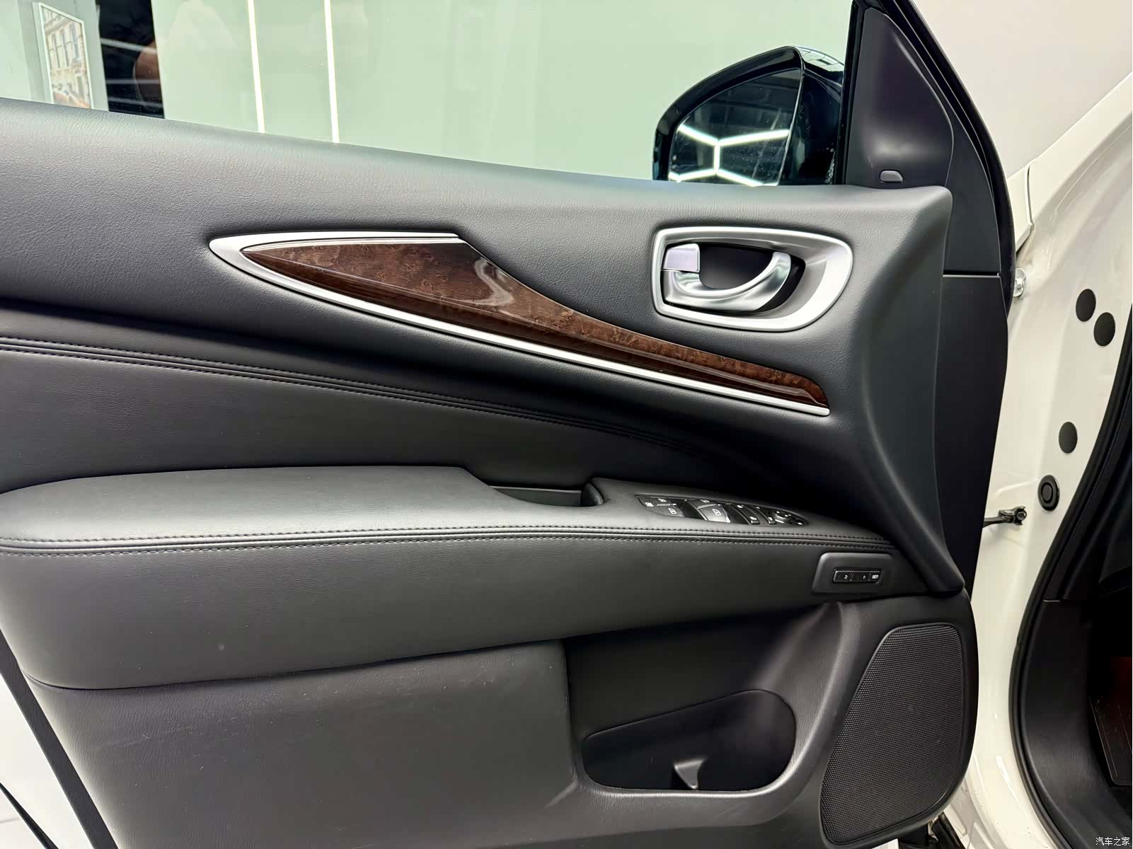 Infiniti JX35, 2013 11