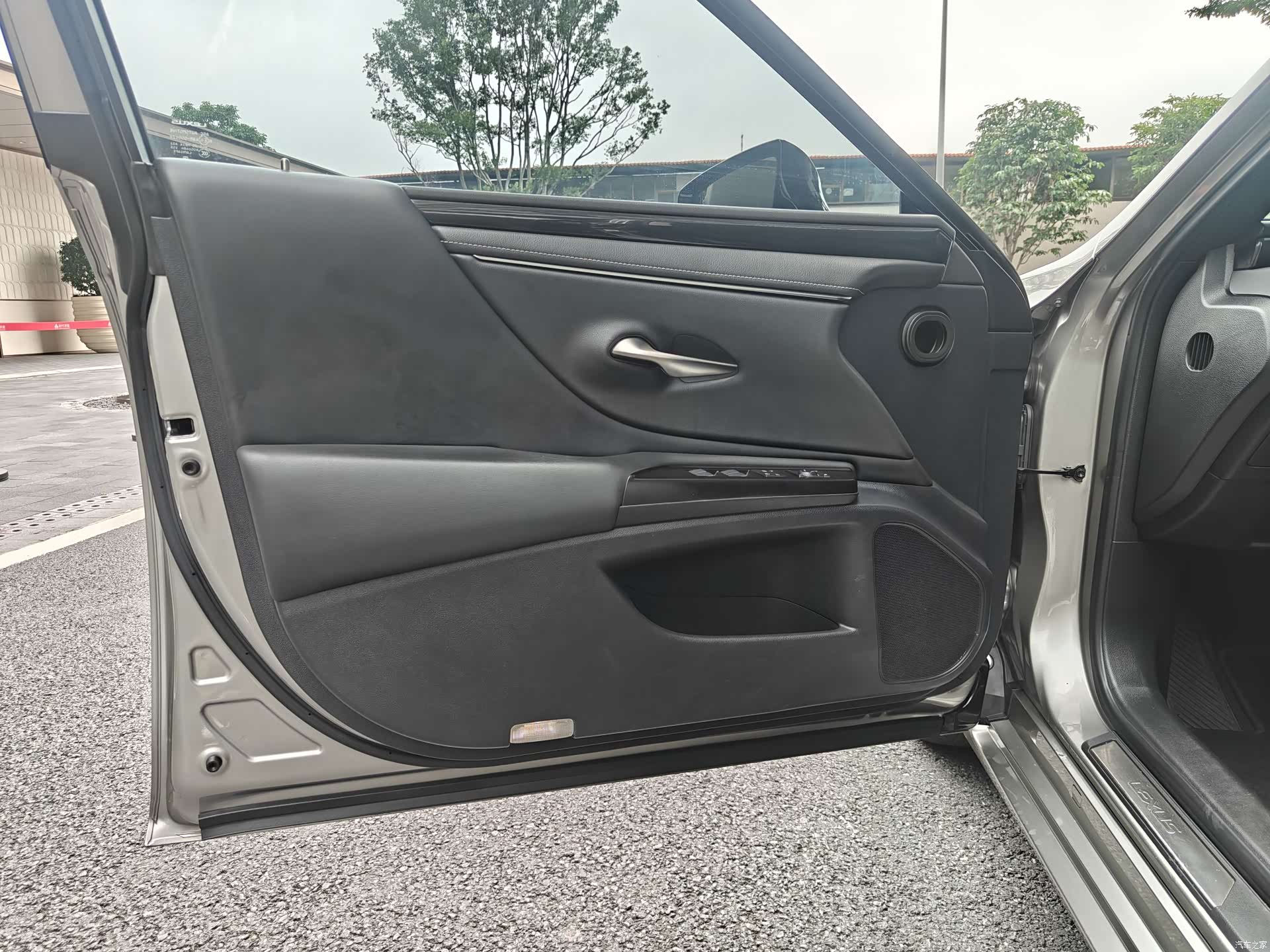 Lexus ES, 2019 14
