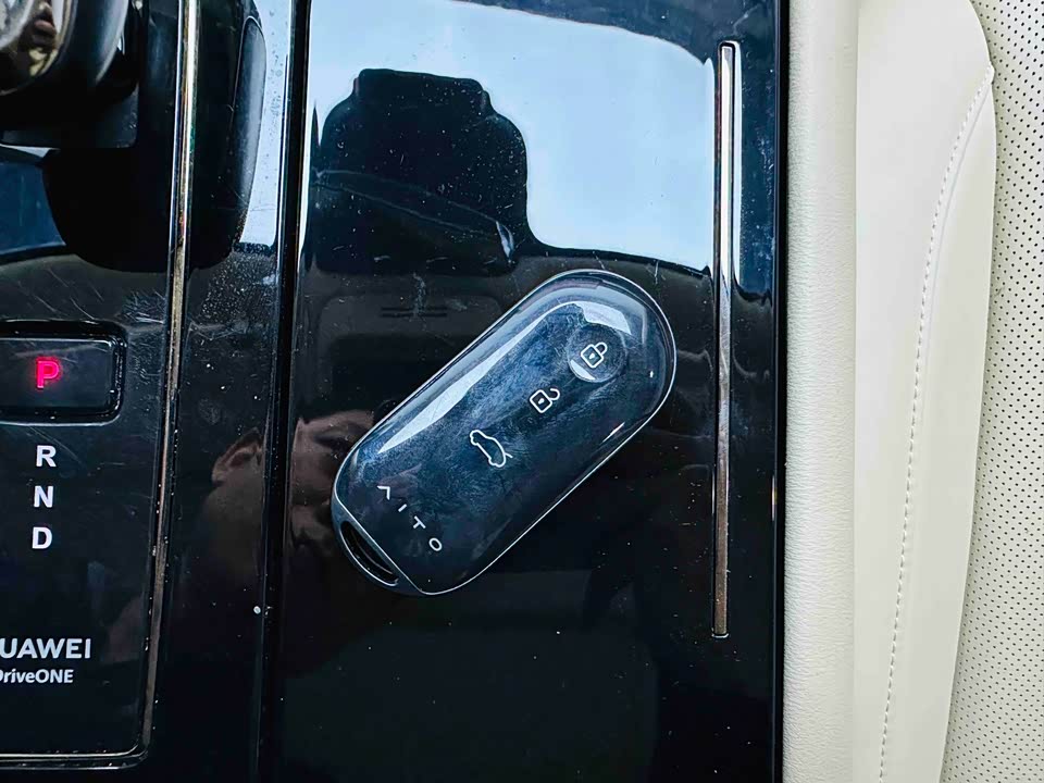 AITO Ask the world M7