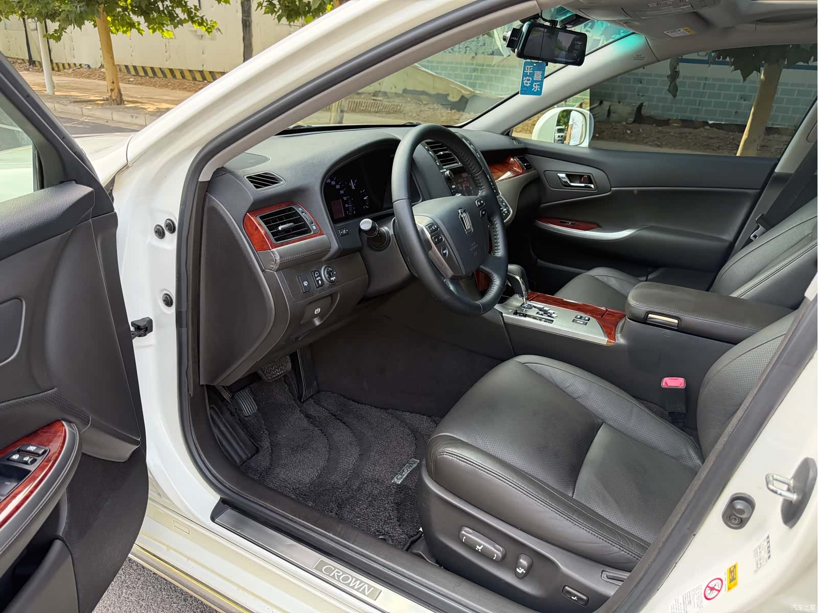 Toyota Crown, 2014 4